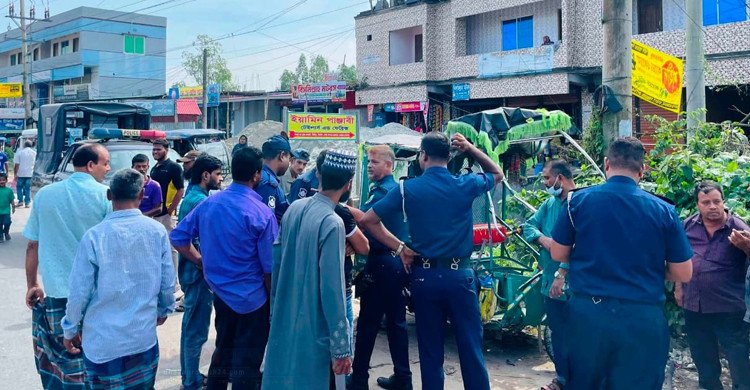 টাঙ্গাইলে বাস চাপায় অটোরিকশা চালকসহ ২ জন নিহত
